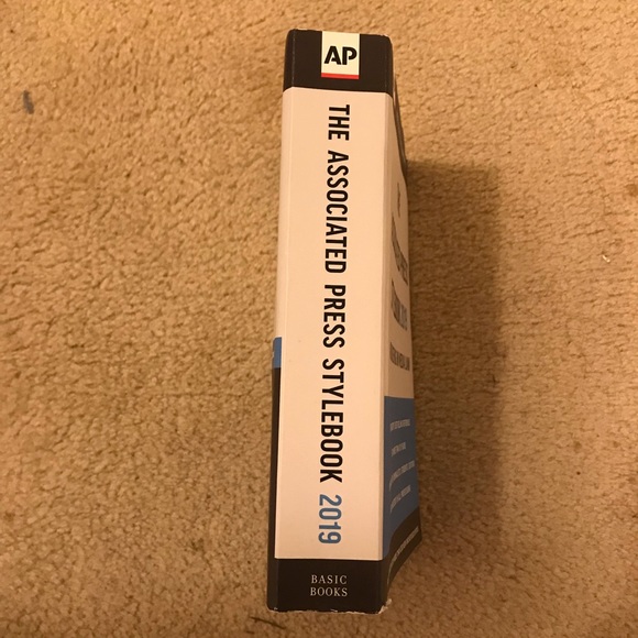 The Associated Press Stylebook 2019: & Briefing on Media Law - Picture 3 of 3